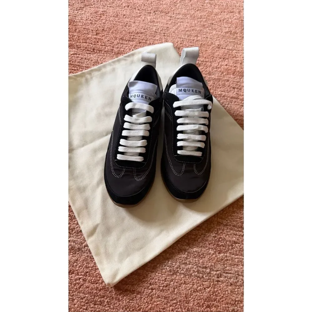 Black Low Top Sneakers Contrast Stitch Gum Sole EU 37